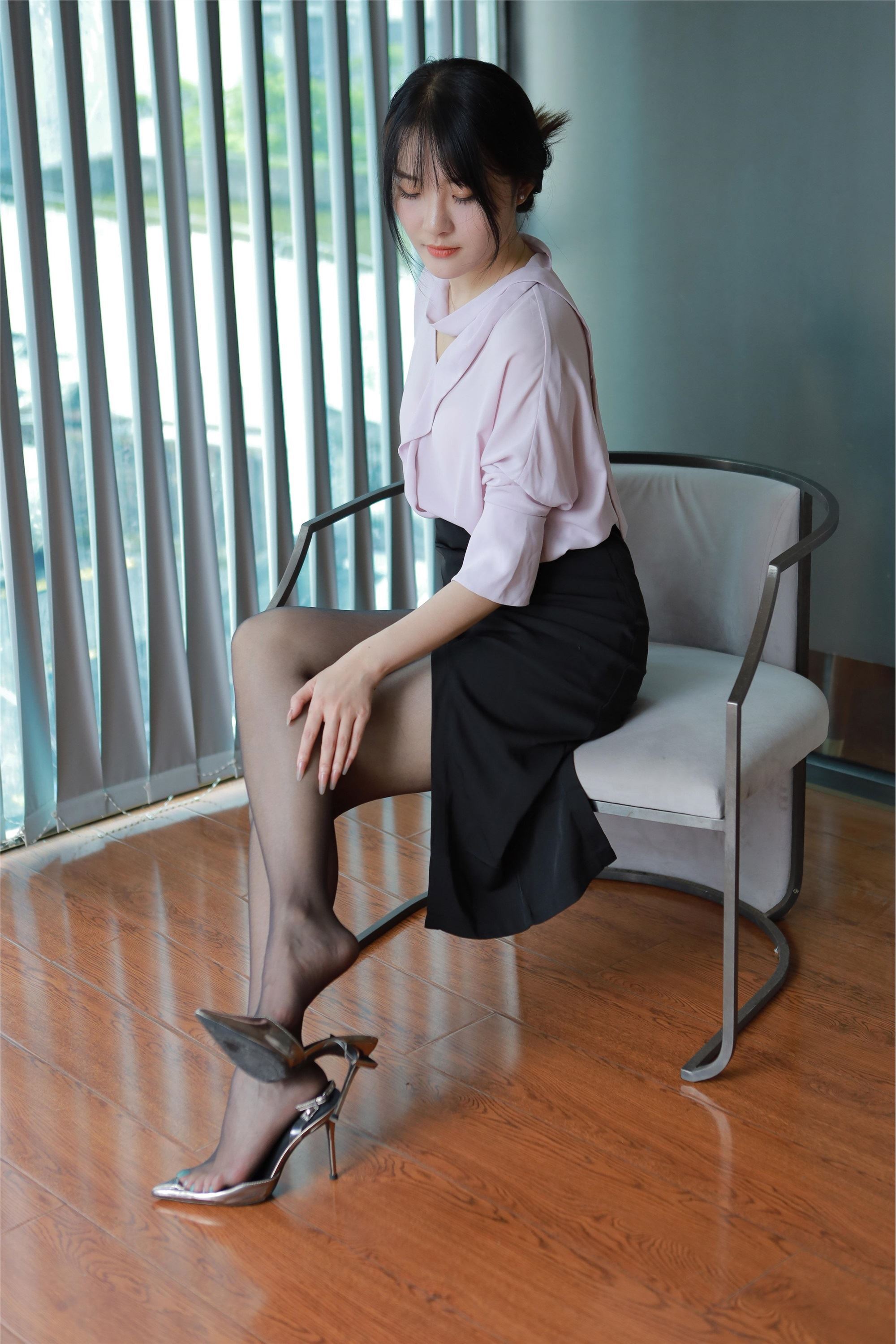 IESS异思趣向  2024.06.28 丝享家 1780 婉萍《职业黑丝》